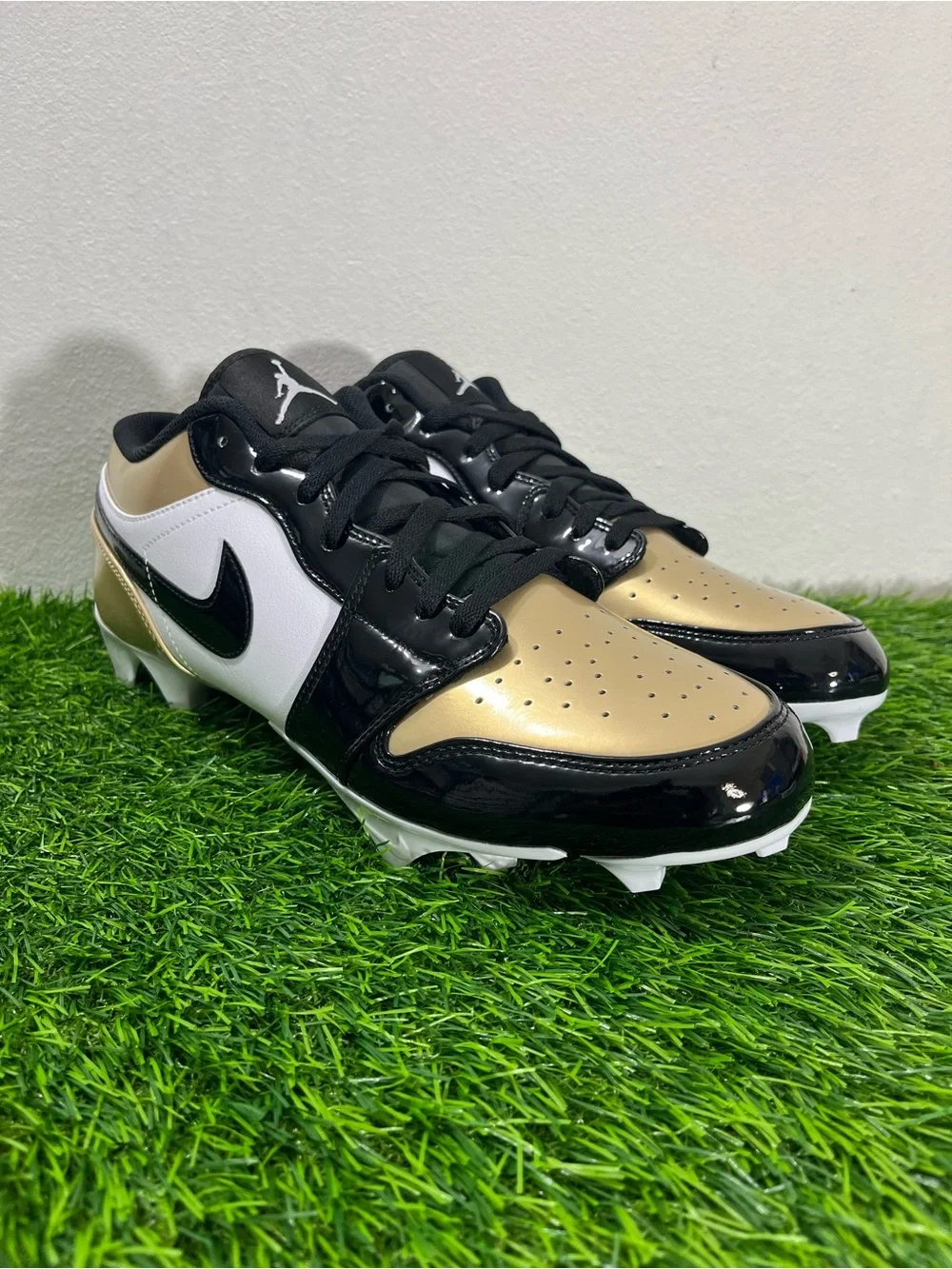 Nike Jordan 1 Low Football cleat FJ6245-701 Metallic Gold Black White size 13